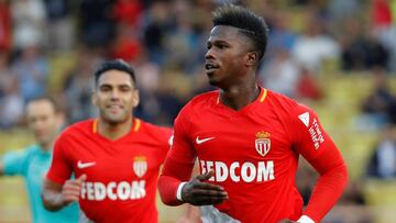 Soccer Football - Ligue 1 - AS Monaco vs Stade Malherbe Caen - Stade Louis II, Monaco - October 21, 2017   Monaco&#039;s Keita Balde Diao celebrates scoring their first goal with Radamel Falcao    REUTERS/Eric Gaillard