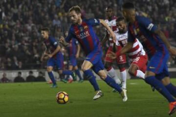 Rakitic con el balón. 