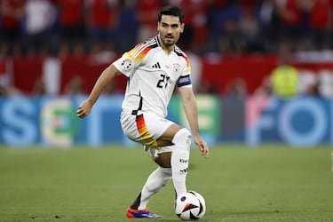 Otra baja sensible para Alemania, cuyos colores lleva defendiendo desde 2011. 82 partidos y 19 goles ha conseguido en su extensa carrera internacional. Solo un pero: se perdió el Mundial 2014 en el que la Mannschaft salió campeona. 