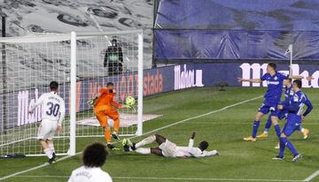 2-0. Ferland Mendy marc¨® el segundo gol.