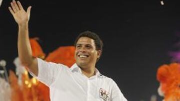 Ronaldo participó en la carroza del Corinthians en el carnaval de Sao Paulo