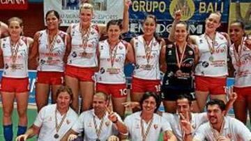 <b>CAMPEONAS 2007. </b>El Murcia 2005, que se mide al anfitrión, el Marichal, ganó la última edición.