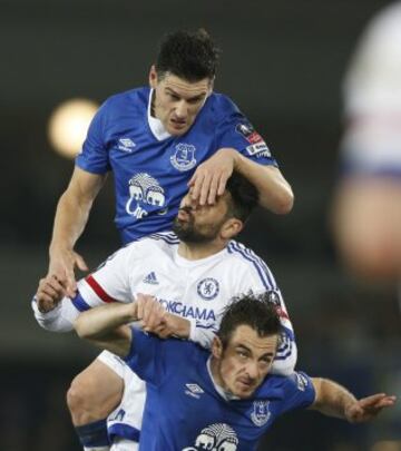 Diego Costa la lía al morder a un rival y escupir al árbitro en el Everton-Chelsea de la FA Cup.