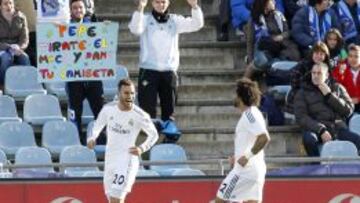 Jesé celebra su tanto con Marcelo.
