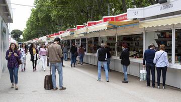 La caseta de Libros del KO en la Feria es la 169: &ldquo;Mira que ha llovido cada d&iacute;a y ya vamos mejor de ventas que el a&ntilde;o pasado&rdquo;. &iquest;La culpa? El deporte. 