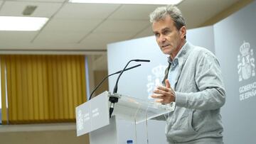 MADRID, SPAIN - SEPTEMBER 21: The director of the Coordination Center for Health Alerts and Emergencies Fernando Simon speaks during a press conference on the evolution of the COVID-19 convened at the Ministry of Health, on September 21, 2020 in Madrid, S