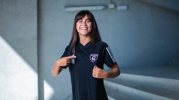 Cristina Librán, centrocampista del Madrid CFF, en las instalaciones donde entrenan.