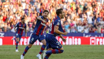 GRAF6982. VALENCIA, 30/09/2018.- El defensa del Levante UD Toño García, celebra el gol marcado frente al Alavés durante el partido correspondiente a la séptima jornada de Liga que disputan esta tarde en el Ciutat de Valè