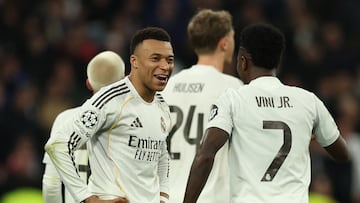 Soccer Football - UEFA Champions League - Real Madrid v AS Monaco - Santiago Bernabeu, Madrid, Spain - January 20, 2026 Real Madrid's Vinicius Junior celebrates scoring their fifth goal with Kylian Mbappe REUTERS/Violeta Santos Moura
