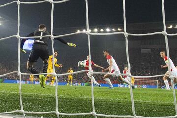 Messi and Arthur combine for the opening goal. Min.2. 0-1