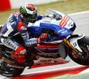 Lorenzo marca el ritmo y Suzuki debuta con De Puniet