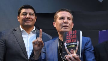 Julio C&eacute;sar Ch&aacute;vez lleg&oacute; borracho a transmisiones de box, seg&uacute;n Carlos Aguilar