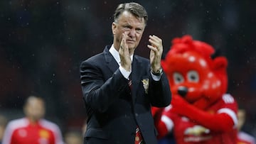 Van Gaal deja los banquillos