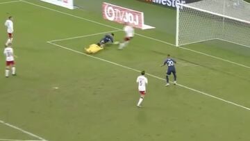 ¡Portero danés de fútbol sala se lució con esta doble atajada!