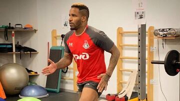 Farfán se recupera de su lesión y apunta a volver en marzo