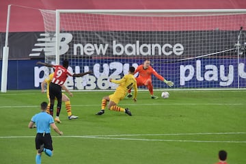 1-0. Iñaki Williams marcó el primer gol.
