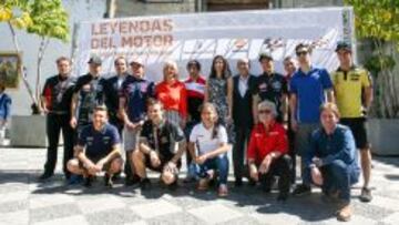 GRAN FAMILIA. García-Pelayo, alcaldesa de Jerez, y Ezpeleta, CEO de Dorna, con estrellas del Mundial.