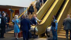 Trump forced to walk up UN HQ escalators after malfunction