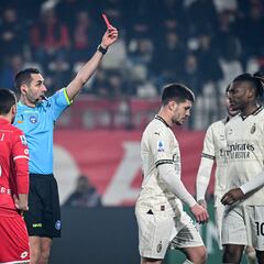 Jovic la lía y el Milan cae en Monza