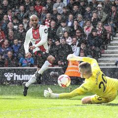 Theo Walcott, el exfutbolista del Arsenal que arruinó la fiesta del Tottenham de Harry Kane