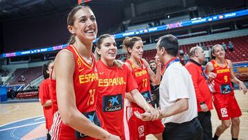 Las jugadoras de la Selecci&oacute;n celebran su victoria ante Ucrania.