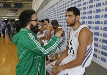 Mejri atendiendo a los medios de comunicación