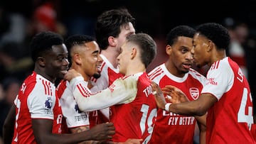 Jugadores del Arsenal celebran un gol.