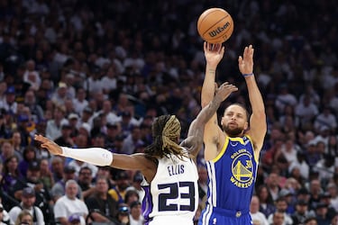 Steph Curry clinches the NBA Clutch Award, what is a ‘clutch’ player