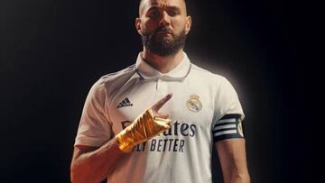Unas botas doradas para celebrar el Balón de Oro de Benzema