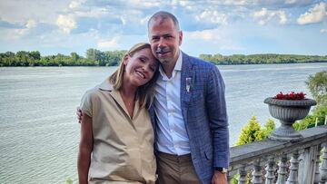 Mateja Kezman junto a su pareja Tara Sumonja.