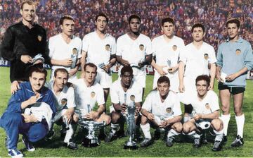 Se formó en los equipos inferiores del Real Oviedo, debutando con el primer equipo en un partido frente al Valencia C. F. en la temporada 1958/59. Logró una Liga (1970/71), una Copa de España (1967) y una Copa de Ferias (1963). 