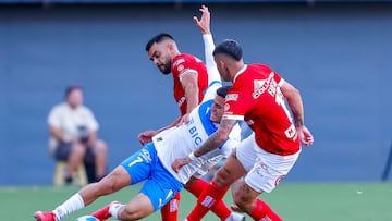 Futbol, Universidad Catolica vs Deportes Iquique
Fecha 3, Liga de Primera 2025.
El jugador de Universidad Catolica Jader Gentil, derecha, disputa el balon con Diego Orellana de Deportes Iquique durante el partido de primera division realizado en el estadio Bicentenario La Florida de Santiago, Chile.
01/03/2025
Pepe Alvujar/Photosport
Football, Universidad Catolica vs Deportes Iquique.
3st turn, Division League 2025.
Universidad Catolica’s player Jader Gentil, right, vies for the ball against Diego Orellana of Deportes Iquique during the first division match at the Bicentenario La Florida Stadium in Santiago, Chile.
01/03/2025
Pepe Alvujar/Photosport