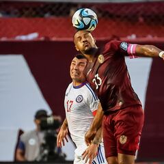 Medel reaccionó tras la caída y le envió un mensaje a Marcelino Núñez: “Es muy difícil...”