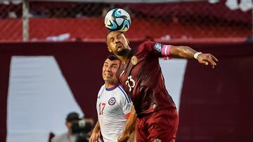 Medel reaccionó tras la caída y le envió un mensaje a Marcelino Núñez: “Es muy difícil...”