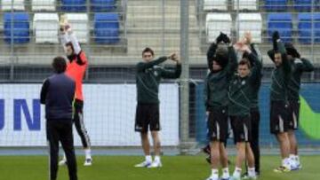 Los jugadores del Real Madrid en la sesión de entrenamiento del día previo al partido de Champions League que le enfrentará al Manchester City.