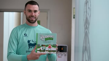 Manu Hernando, del Racing, posa para AS en la previa del partido contra el Real Zaragoza.