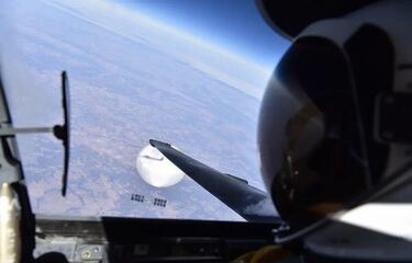 El pent¨¢gono publica selfie de un piloto con el globo ¡®esp¨ªa¡¯ chino