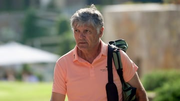 SON SERVERA (MALLORCA), 12/06/2025.- Toni Nadal a su llegada al torneo de golf benéfico The Battle of stars que se celebra, este jueves, en el Pula Golf en Son Servera, Mallorca. EFE/ Miquel A. Borràs