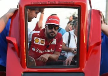 Fernando Alonso y Kimi Raikkonen se dieron cita en Lousiana Tech, una muestra de coches de estudiantes dentro del marco de la Shell Eco-marathone, una exhibición de coches ecológicos.  