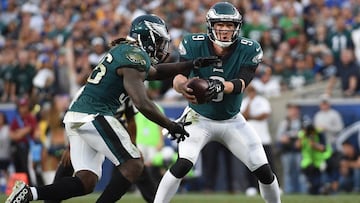 LOS ANGELES, CA - DECEMBER 10: Quarterback Nick Foles #9 of the Philadelphia Eagles hands off the ball to running back Jay Ajayi #36 of the Philadelphia Eagles during the fourth quarter against Los Angeles Rams at Los Angeles Memorial Coliseum on December 10, 2017 in Los Angeles, California. Foles replaced injured starting quarterback Carson Wentz. Kevork Djansezian/Getty Images/AFP
== FOR NEWSPAPERS, INTERNET, TELCOS & TELEVISION USE ONLY ==