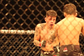 En las preliminares de la UFC Fight Night Chile, Pantoja se llevó la victoria dejando a un maltrecho Moreno. El mexicano se fue con la nariz y labios rotos.