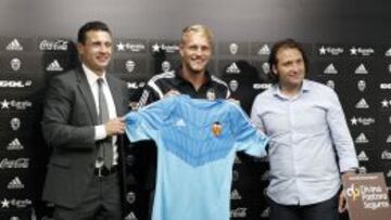 31/07/14 PRESENTACION VALENCIA CF
 RUEDA DE PRENSA
 YOEL RODRIGUEZ
 AMADEO SALVO PRESIDENTE
 RUFETE DIRECTOR DEPORTIVO 