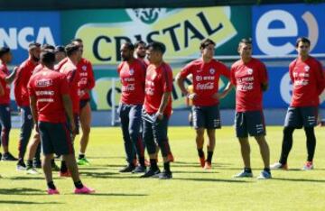 La Roja recibió la visita de los niños de la Teletón