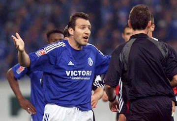 El belga estuvo entre los elegibles del a?o 2002 mientras estaba en las filas del Schalke. Marc marc車 tres goles en el Mundial y fue suficiente para estar entre los candidatos. Su a?o en Bundesliga no fue fuera de lo normal.