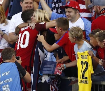 Desde sus inicios como profesional, Christian Pulisic ha recibido el apoyo incondicional de su familia, quienes por lo general asisten a todos los partidos del futbolista del Borussia Dortmund cuando juega con la Selección de Estados Unidos.