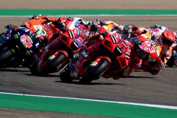 Cabeza de carrera con las Ducati y la Honda de Marc Márquez.