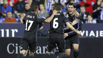 Varios jugadores del Real Madrid celebran un gol. 