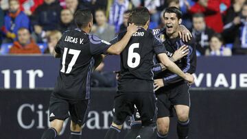Varios jugadores del Real Madrid celebran un gol.