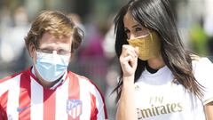 El alcalde de Madrid, Jos&eacute; Luis Mart&iacute;nez-Almeida, y la vicealcaldesa Bego&ntilde;a Villac&iacute;s, durante la presentaci&oacute;n del regreso de LaLiga en la Puerta del Sol de Madrid.
 