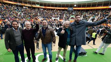 (I-D) El secretario general de VOX, Ignacio Garriga; el cofundador de Vox, José Antonio Ortega Lara; el presidente de Vox, Santiago Abascal; y el candidato a la presidencia de Murcia, José Ángel Antelo (1d); durante un mitin presentación de los candidatos para las próximas elecciones, en la Plaza de Toros, a 12 de febrero de 2023, en Murcia, Región de Murcia, (España). Bajo el título ‘Empezando por lo que importa’, VOX presenta en este mitin a los candidatos de su formación para los comicios del 28 de mayo.
12 FEBRERO 2023;VOX;POLÍTICA;MITIN;CAMPAÑA;CANDIDATURA;
Edu Botella / Europa Press
12/02/2023